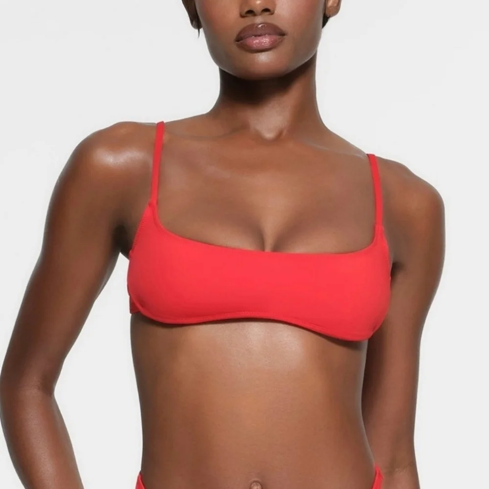 NWT Skims micro scoop bikini top, medium